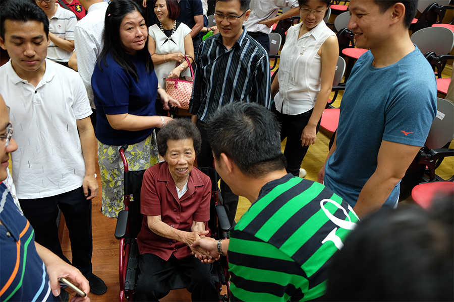 Giving thanks to Mrs Lam Giving thanks to Mrs Lam