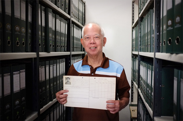 mr-siu-and-his-student-card mr-siu-and-his-student-card