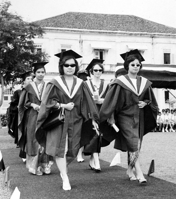 teachers-in-graduation-gown teachers-in-graduation-gown